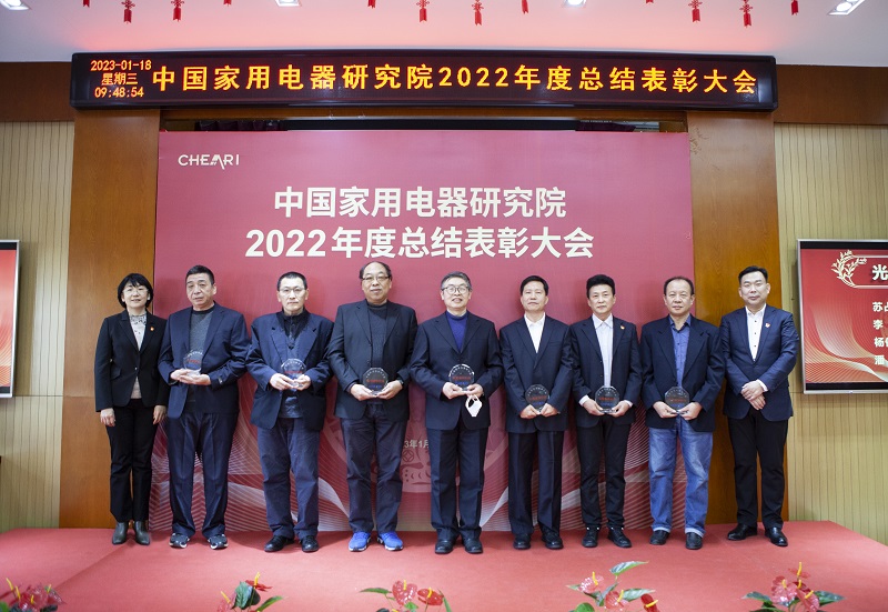 1674030010668160.jpg 光榮退休.jpg